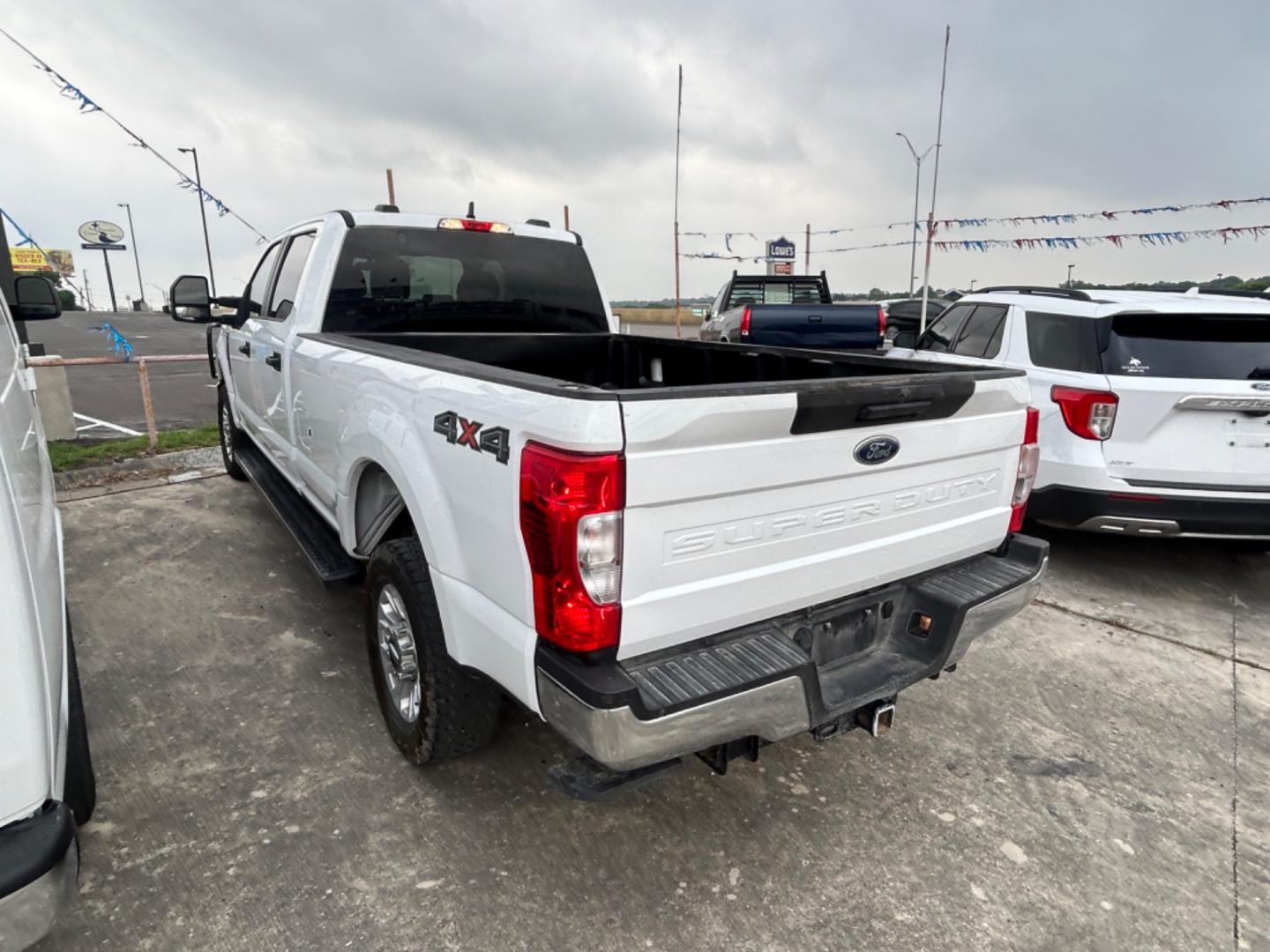 2022 White Ford F-250 SD King Ranch Crew Cab 4WD (1FT7W2B62NE) with an 6.2L V8 OHV 16V engine, 6A transmission, located at 1687 Business 35 S, New Braunfels, TX, 78130, (830) 625-7159, 29.655487, -98.051491 - Photo#7